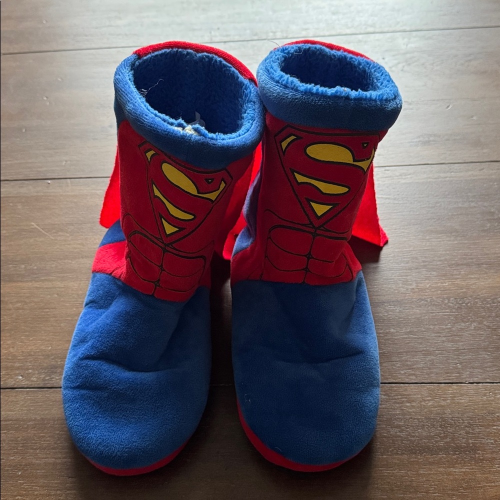 Size M (estimated 12-13) DC Comics Boy's Superman Superhero Slipper Booties